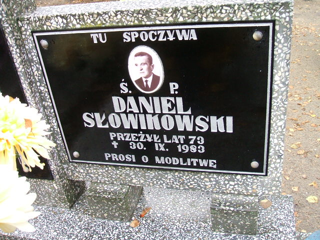 Grób Daniel Słowikowski